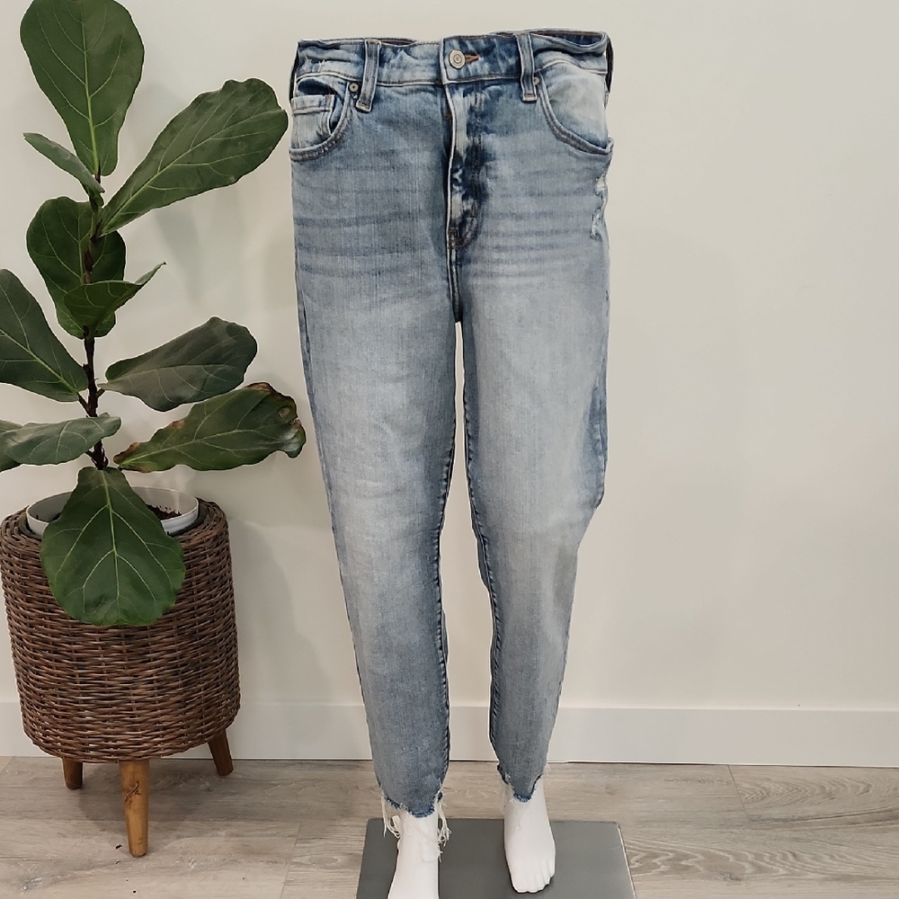 Eunina Distressed Light Wash Ankle Jeans